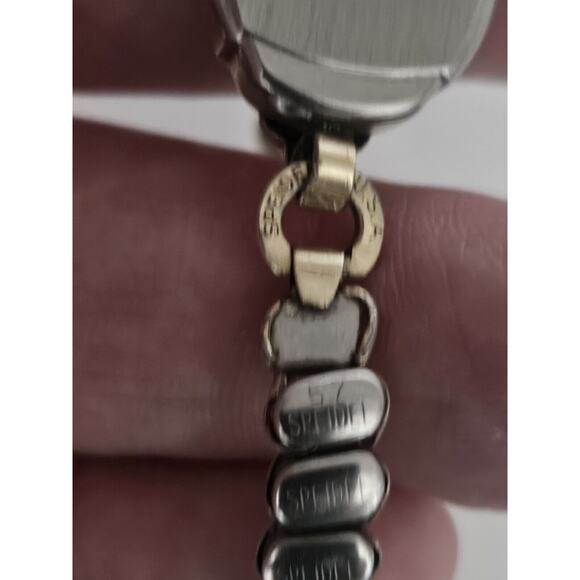 Vintage RareLadies Waltham 21 Jewel Mechanical Wind Watch 675 Caliber Runs Great - Picture 3 of 9